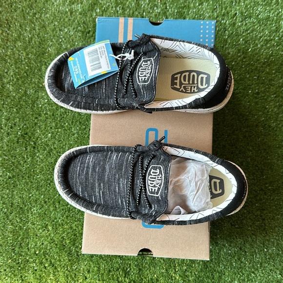 Boy’s Hey Dude Wally Stretch - Black - Multiple Sizes - Picture 2 of 8